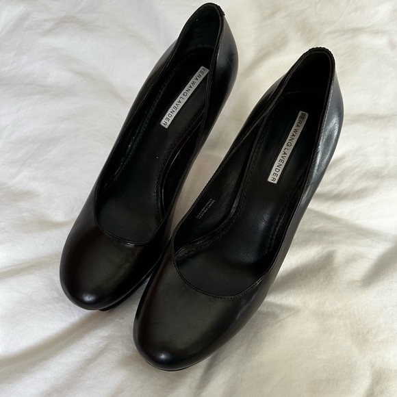 Vera Wang Platform Peep Toe Pumps with Curved Heel - Picture 3 of 3